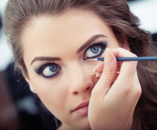 3 bước "make up" cho đôi mắt 1 mí đẹp hút hồn 2 3 bước "make up" cho đôi mắt 1 mí đẹp hút hồn 2