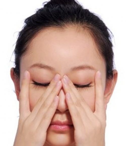 10 phút mỗi ngày để “tăng tuổi thọ” cho làn da quanh mắt3